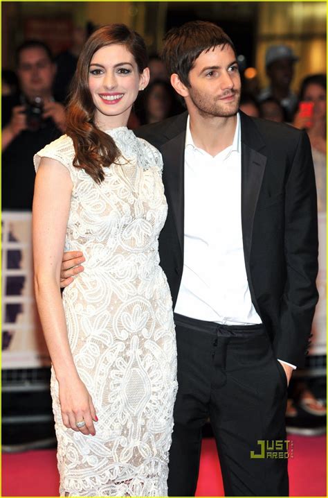 Photo: anne hathaway jim sturgess one day london premiere 14 | Photo ...