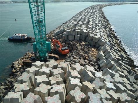 Mound Breakwater: Types, Construction and Protection - The Constructor