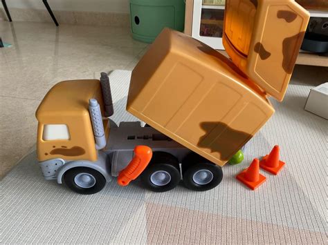 Garbage Truck Stinky- The Stinky and Dirty Show, Hobbies & Toys, Toys ...