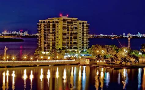 Venetian Isle Condominium, 801 North Venetian Drive, Miami… | Flickr