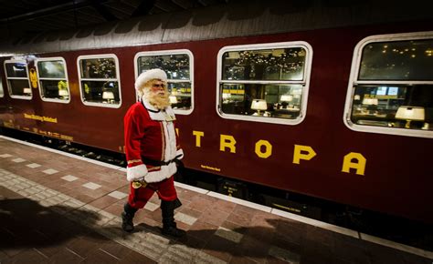 Santa Sightings Around the World - ABC News