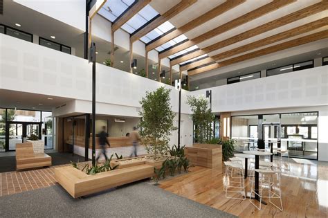 Gallery of Ballarat Community Health Primary Care Centre / DesignInc ...