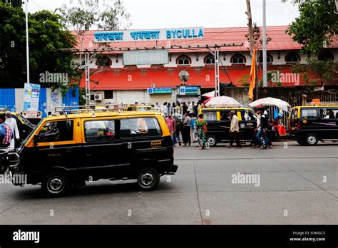 Byculla railway station hi-res stock photography and images - Alamy