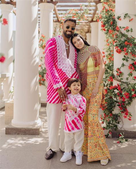 Hardik Pandya and Natasa Stankovic Shares ADORABLE Photos of Mehendi ...