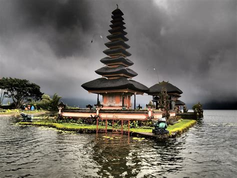 Beautiful Shiva Temple - Lake Bratan, Bali, Indonesia | I Like To Waste ...