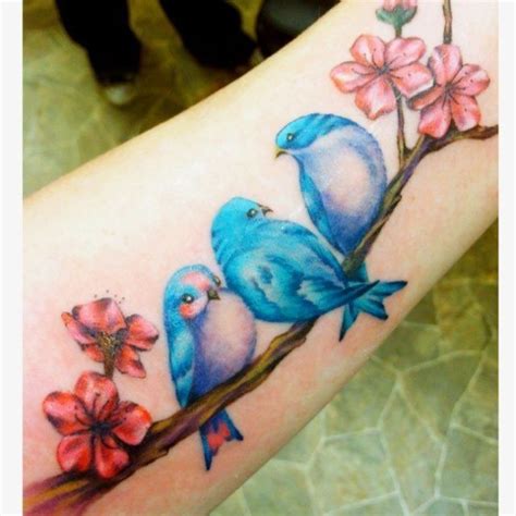 10 beautiful coloured tattoos, from florals to geometric shapes ...