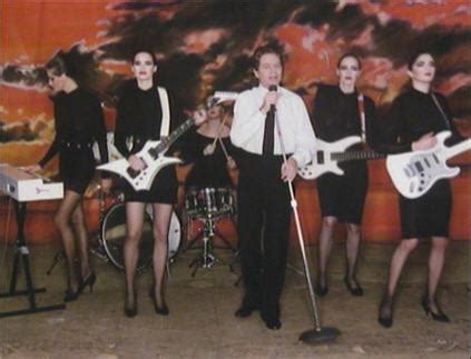 Mark's Tracks: Robert Palmer - Addicted to Love (1986)