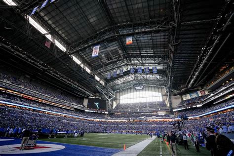 What went wrong with Lucas Oil Stadium roof Sunday for the Colts vs ...