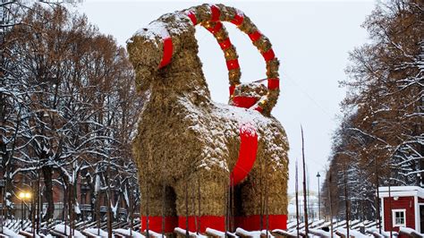 Gävlebocken är invigd – för 57:e året - Nyheter (Ekot) | Sveriges Radio