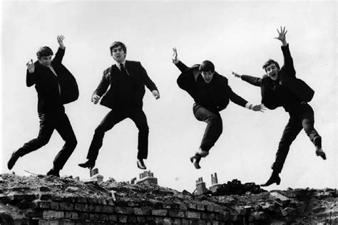 The Beatles: La historia detrás de la emblemática foto del salto