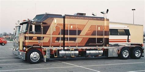 A custom sleeper cabover semi like this just cannot be missed when it ...