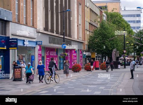 Slough, Berkshire, UK. 4th August, 2022. Shoppers in Slough High Street ...