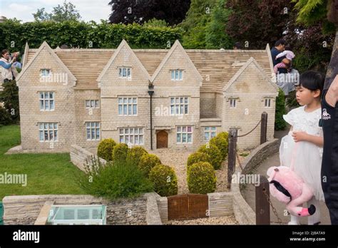 Bourton on the water model village Stock Photo - Alamy