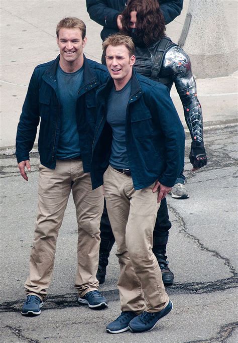 13 Photos Of Avengers With Their Stunt Doubles Reveal The Real ...