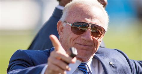 Cowboys owner Jerry Jones has surgery to repair retina