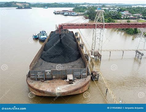 867 Industrial Coal Barge Stock Photos - Free & Royalty-Free Stock ...