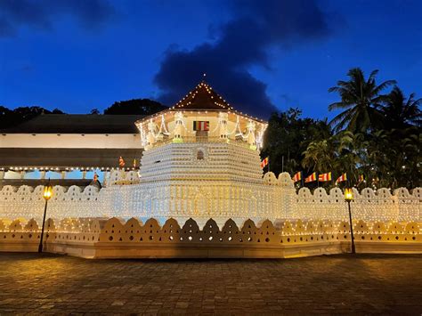 SHRI DALADA MALIGAWA- TEMPLE OF THE TOOTH RELIC IN KANDY