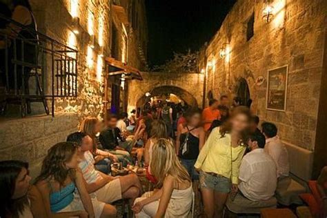 Ρόδος (Rhodos,Rhodes,Rodos) Rhodes nightlife!! — στην τοποθεσία The Old ...