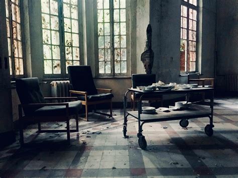 Sitting area in a abandoned psychiatric hospital. [OC] [4032x3024] # ...