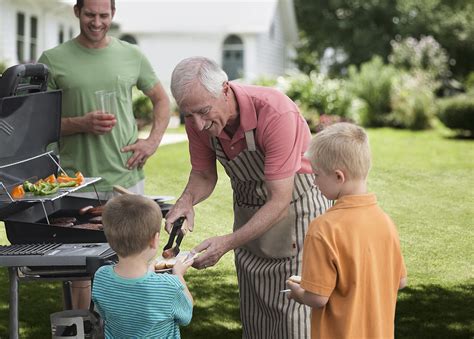 Steps to a Successful and Memorable Family Reunion