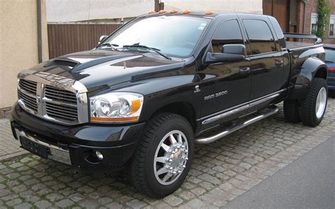 2009 Dodge Ram 3500 Laramie 4x2 Quad Cab 140.5 in. WB SRW 6-spd manual w/OD