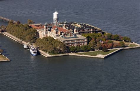 Life Around Us: New York: THE ELLIS ISLAND IMMIGRATION MUSEUM