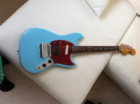 Photo Fender Kurt Cobain Mustang : Fender Kurt Cobain Mustang - Sonic ...