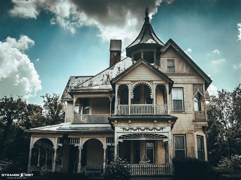 Beautifully creepy house in Lebanon TN. | Creepy houses, Lebanon ...