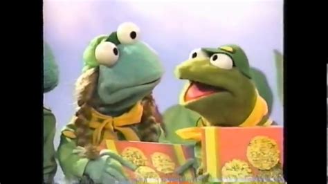 Muppet time-frog scouts: selling cookies - YouTube