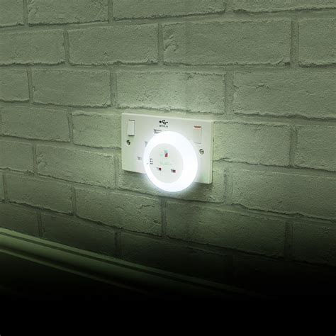 Plug Through Sensor Night Light