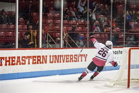 Men’s hockey earns weekend sweep over UMaine, takes first in Hockey ...