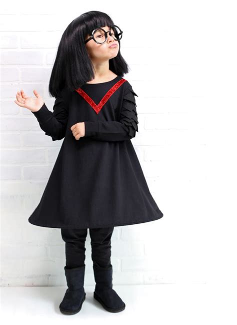 Easy No Sew Edna Mode Costume