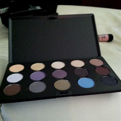 My custom Mac eyeshadow palette!!! 1. Samoa Silk 2. Rice paper 3 ...