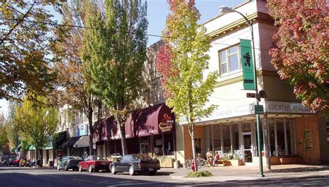 McMinnville, Oregon - One of the Great Towns of Oregon