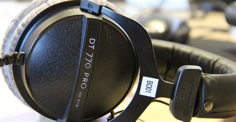 Headphones Comparison: Beyerdynamic DT 770 Pro vs. Beyerdynamic DT 990 ...