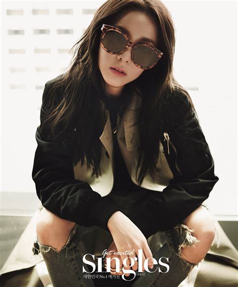 Dara looks chic in her "Singles" March pictorial