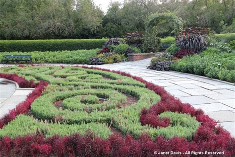 August in New York’s Conservatory Garden | Janet Davis Explores Colour