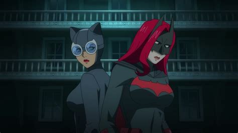 Catwoman: Hunted Writer Explains Why The DC Movie Uses Batwoman Instead ...