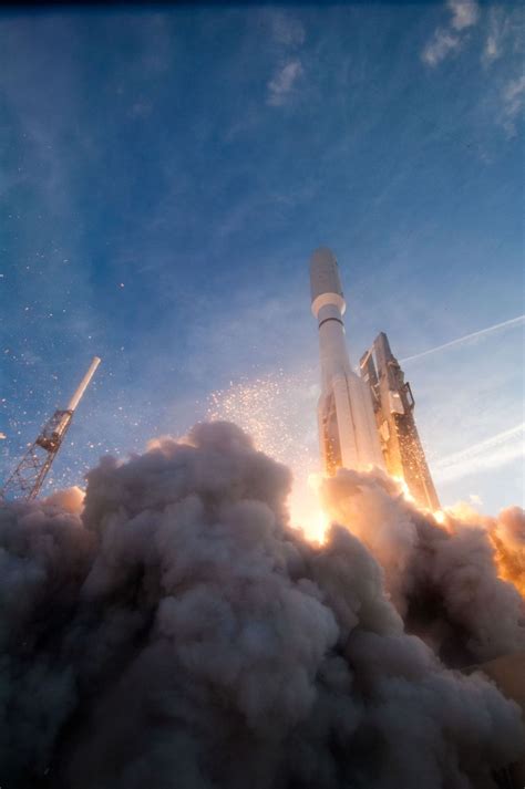 Amazing Launch Photos: Blastoff for Navy's Next-Gen MUOS-1 Satellite ...