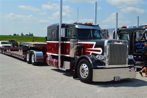 Peterbilt 359 | The World's Greatest Big Rig