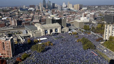 Royals’ World Series Parade - Video - NYTimes.com