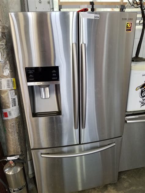 Bottom freezer refrigerator with ice and water dispenser – Ericvisser