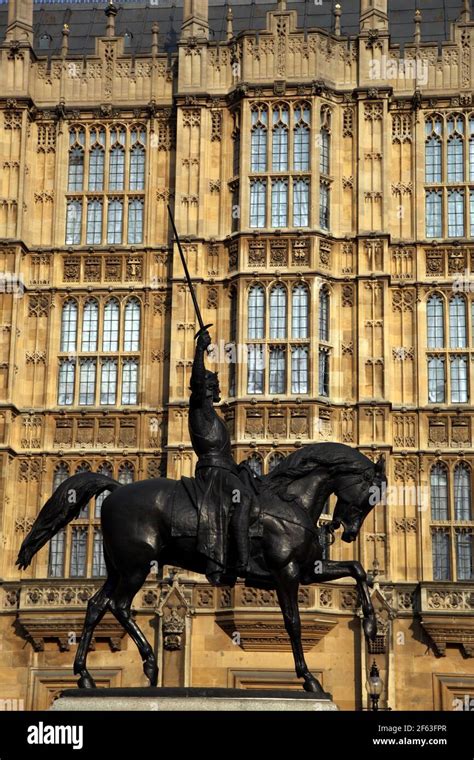 Richard coeur de lion statue of king richard the first hi-res stock ...