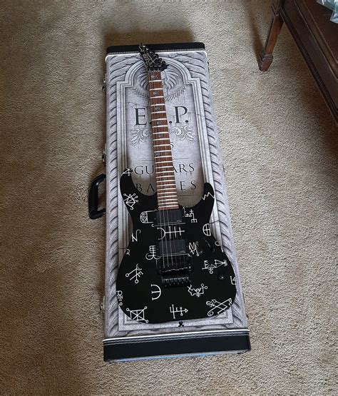 New guitar day. And I got Kirk's demonology signature! : r/Metallica