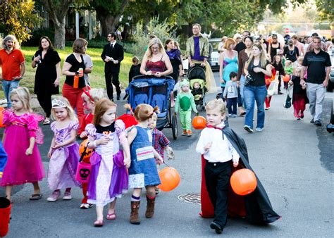 Kiddie Costume Parade Walk | Riverside Toronto