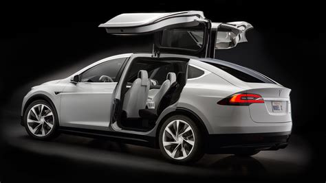 Analyst: Tesla's 'Falcon doors' are delaying SUV