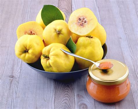 Cooking With Quince: Learn About Different Uses For Quince Fruit