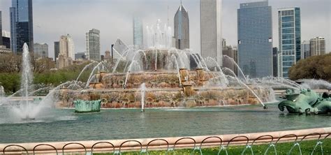 Buckingham Fountain Turned On For Season – CBS Chicago