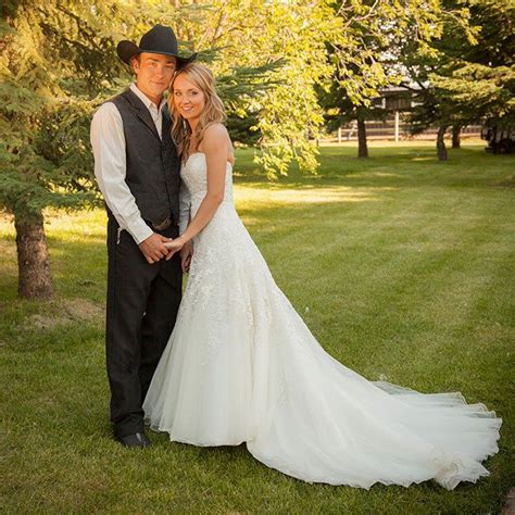 Heartland actress Amber Marshall's rustic ranch wedding | Amber ...