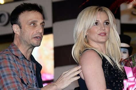 Britney Spears' Manager Larry Rudolph Resigns